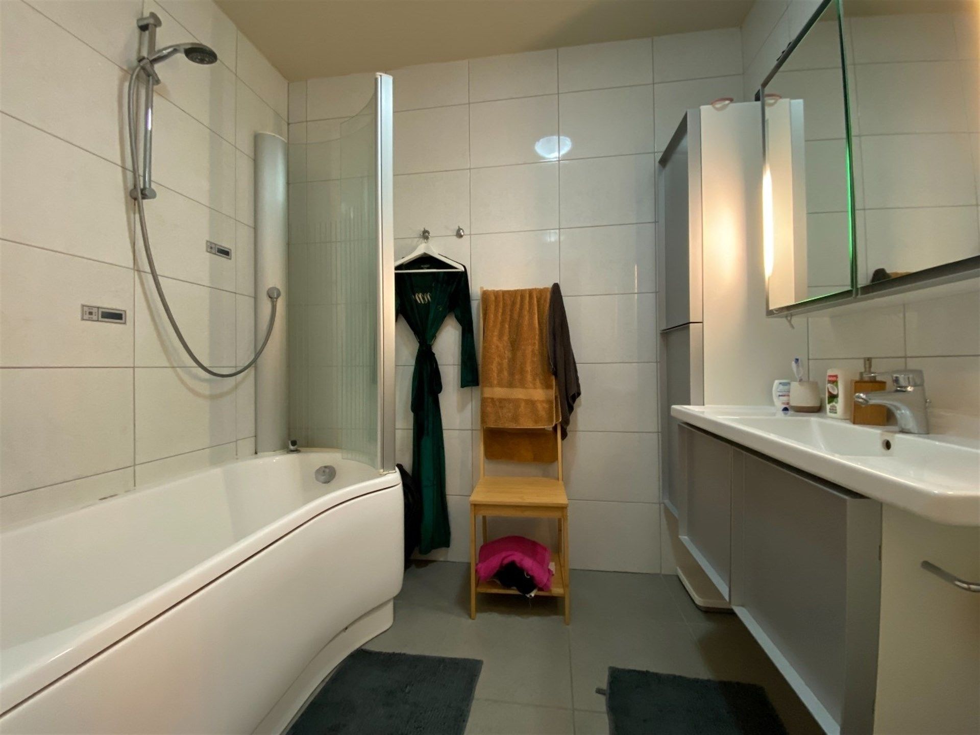 Rustig gelegen ruim gelijkvloers appartement in afgesloten privé domein . foto 13