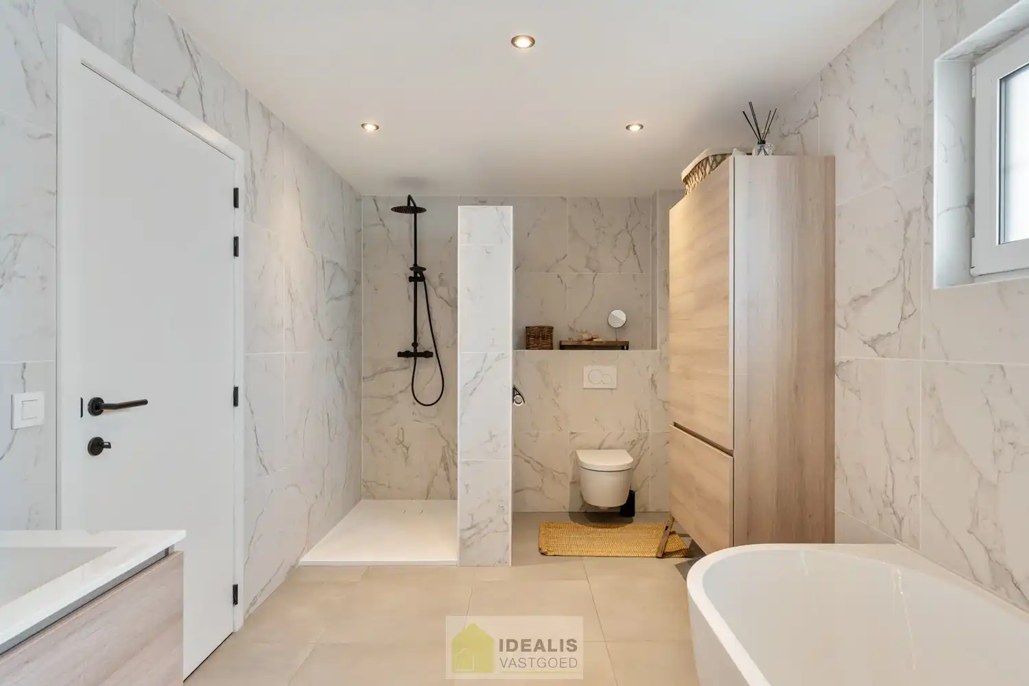 IDEALIS VASTGOED – Een prachtige instapklare woning in het fijne Hamont op een steenworp van de NL-grens! foto 31