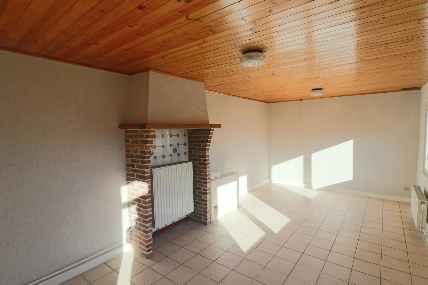 Ruime gezinswoning met terras en tuin foto 9