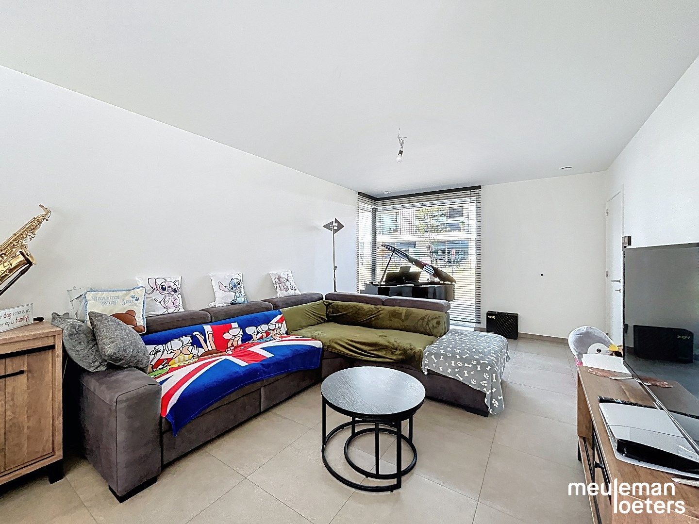 Recente woning op rustige locatie en carport foto 3