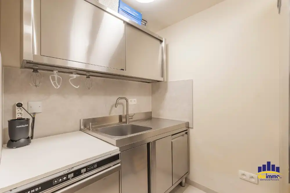 Hippe lunchplek met zonnig terras, volledig uitgerust handelspand over te nemen in Gent foto 12