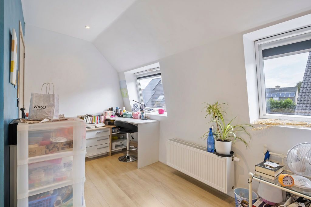 Halfopen woning met moderne voorzieningen! foto 12