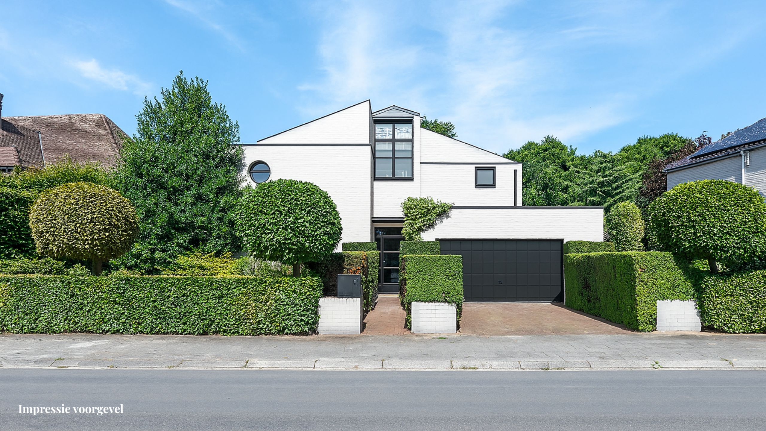 Hoofdfoto van de publicatie: Unieke villa met karakter en potentieel in Elsdonk – Wilrijk