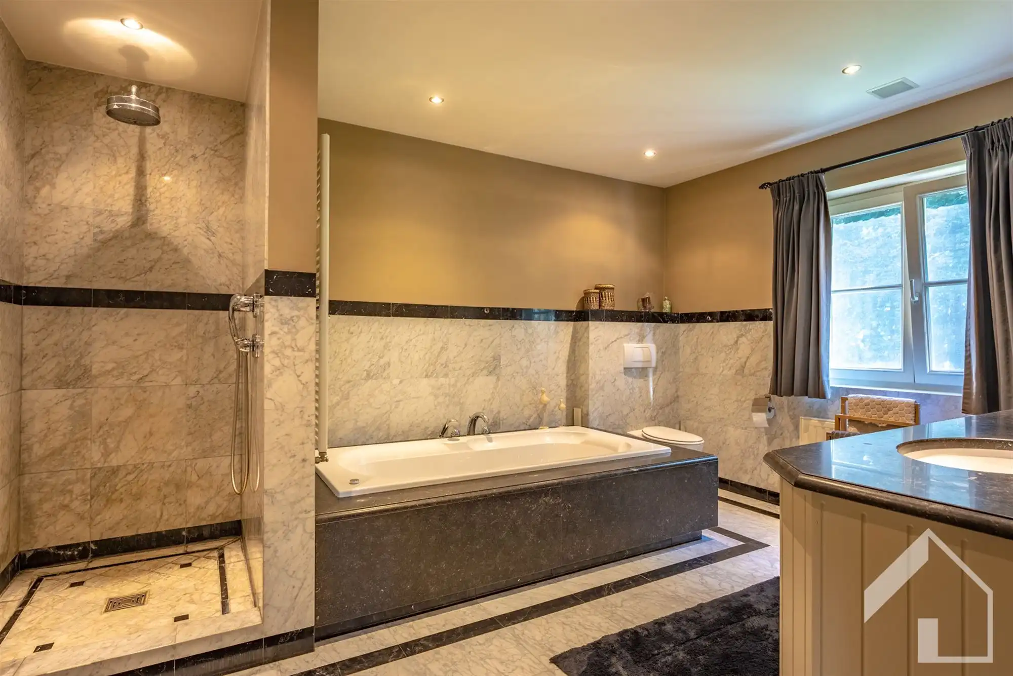 Exclusieve villa met loods, prachtige tuin en topafwerking op ruim 7.400 m²  foto 25