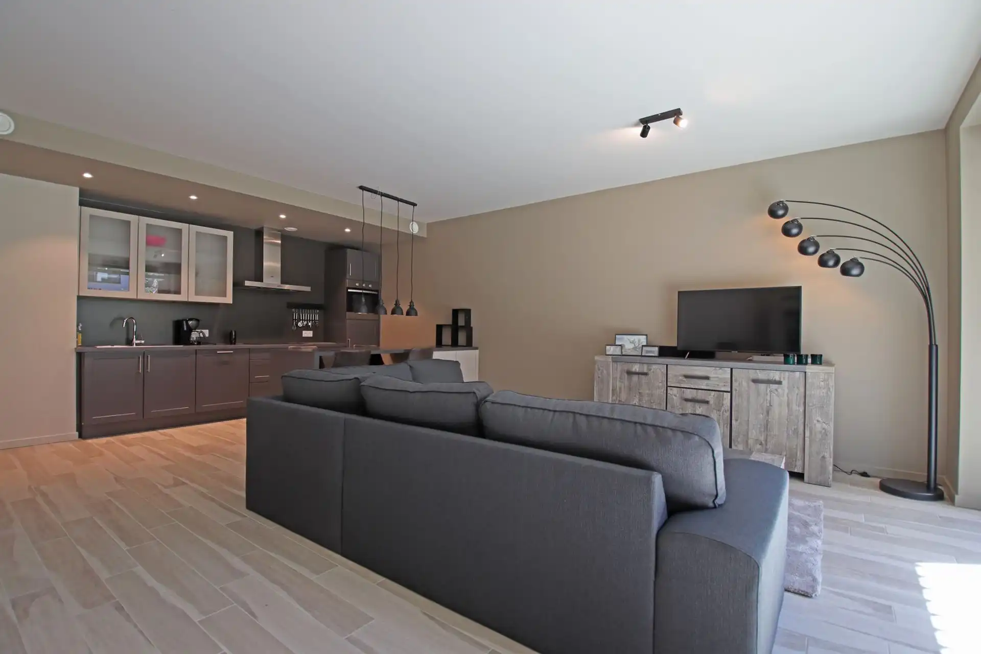 Recent en volledig gemeubeld appartement foto 7