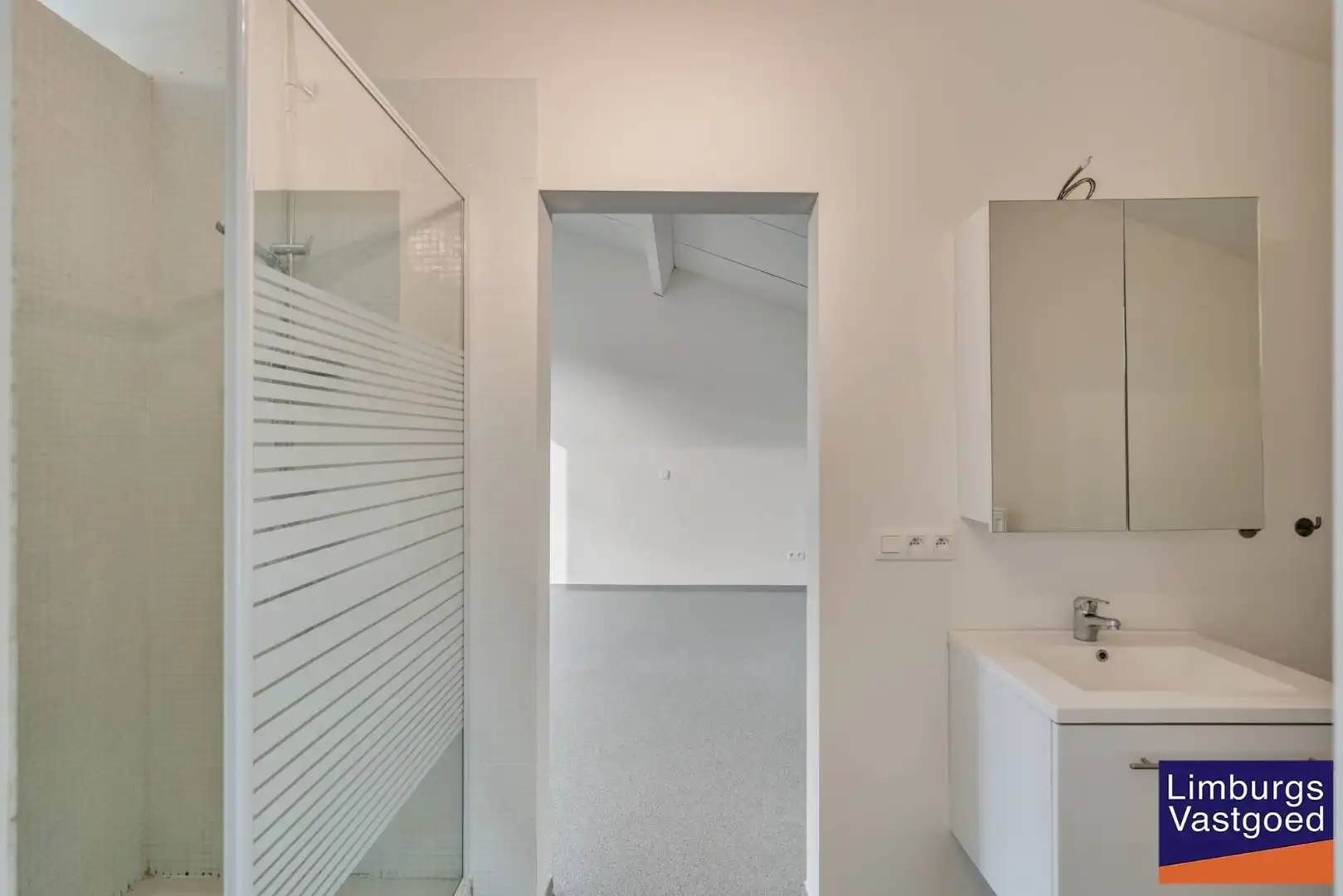Exclusieve woning met praktijkruimte en zicht op weilanden foto 35