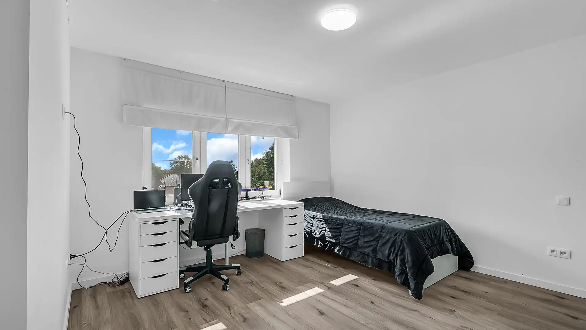Rustig gelegen energiezuinige woning met 3 slaapkamers op een perceel van 6a foto 19