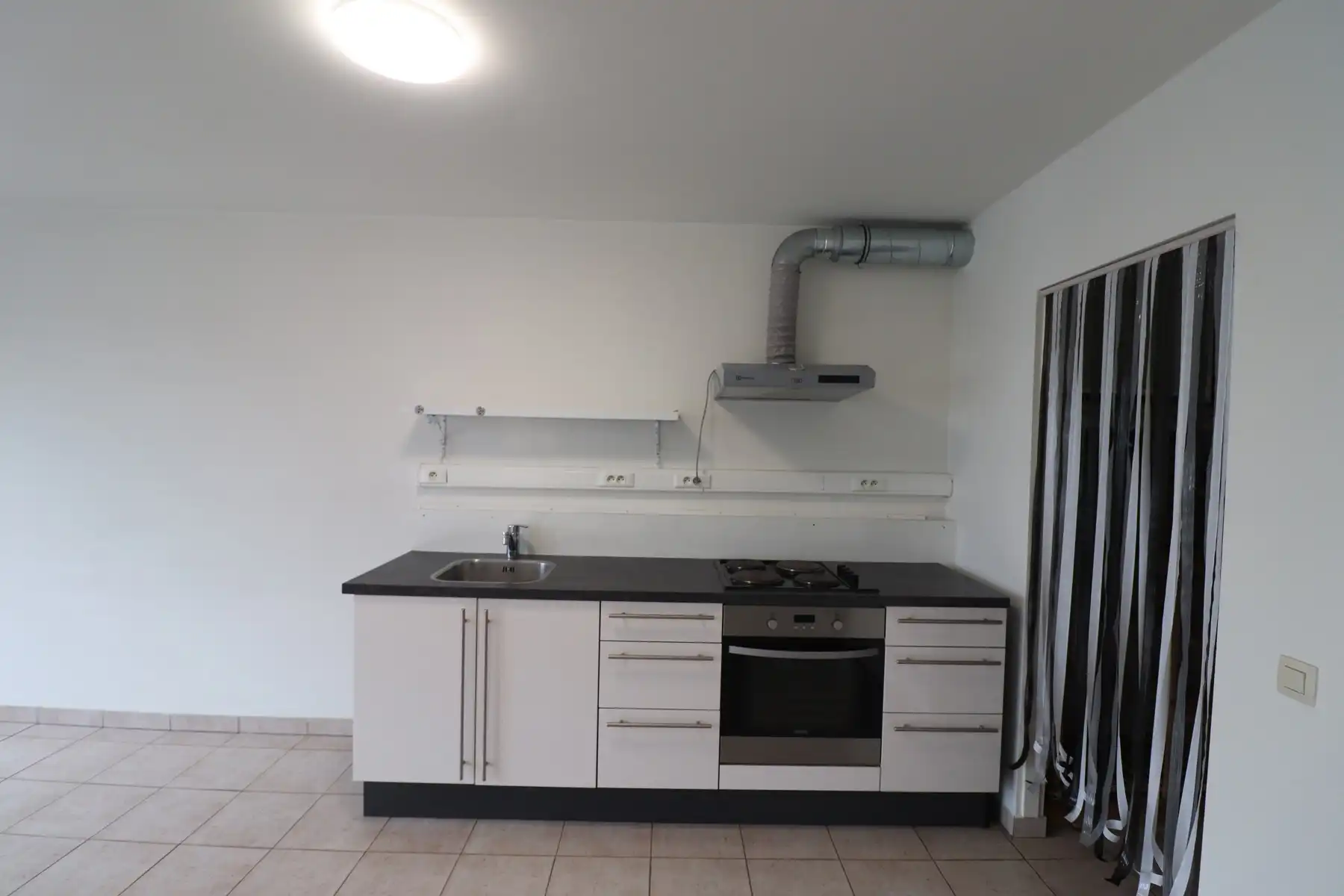 Appartement op de 3de verdieping met 2 slaapkamers en lift. foto 8
