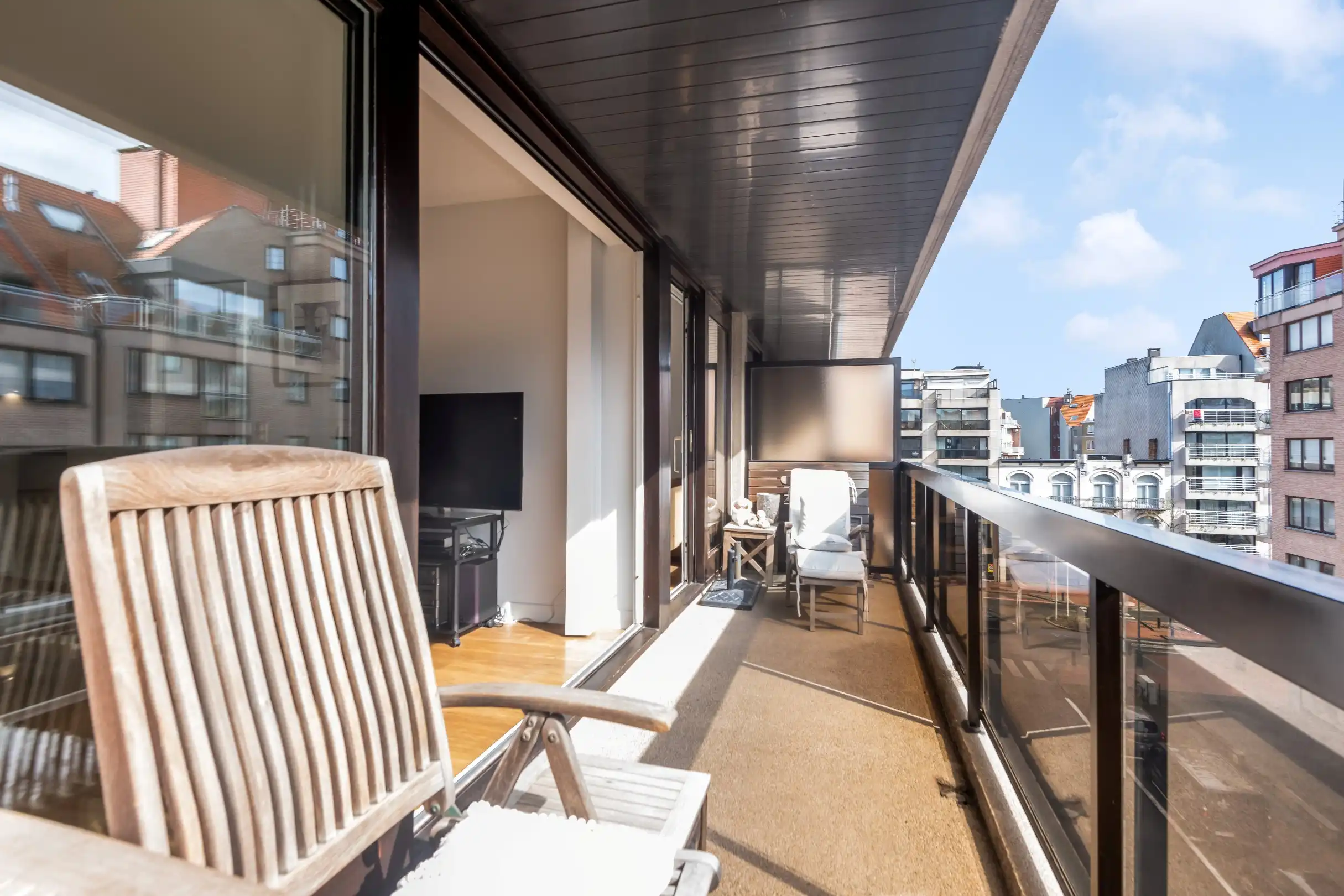 Instapklaar zuidgericht appartement, centraal gelegen dichtbij het strand en de winkels. Parking mogelijk. foto 15