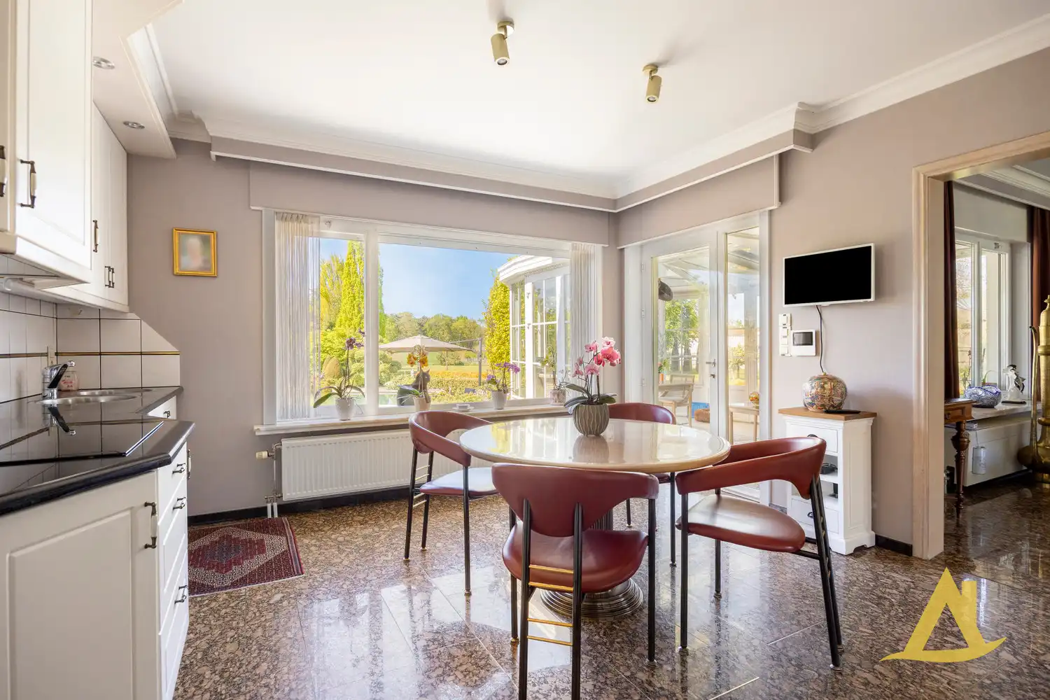 EXCLUSIEVE VILLA MET PARKTUIN EN ZWEMVIJVER OP EEN PERCEEL VAN 1HA 5A 16CA! foto 18