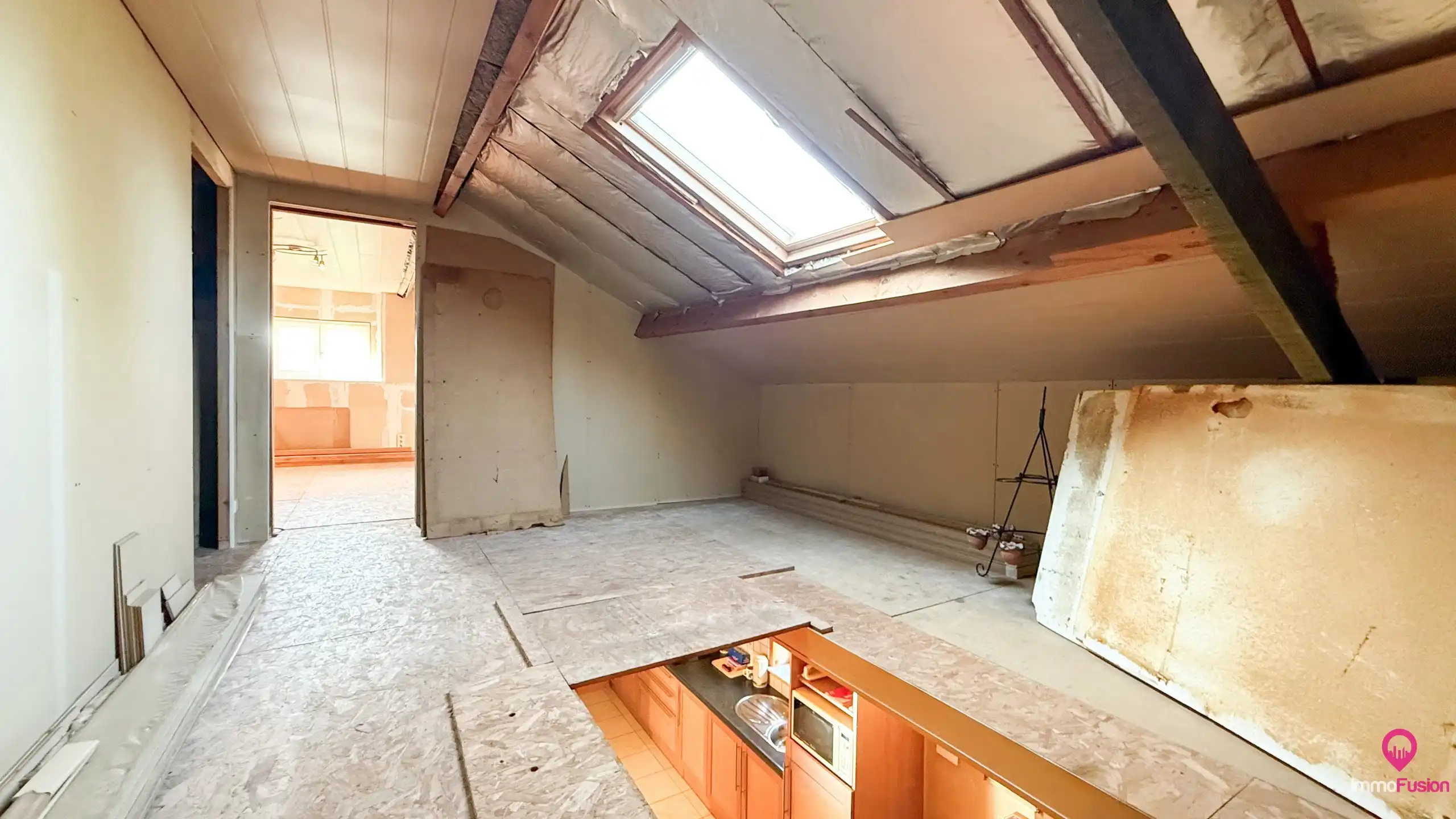 Deels gerenoveerde woning met groot perceel van ca 13are! foto 18