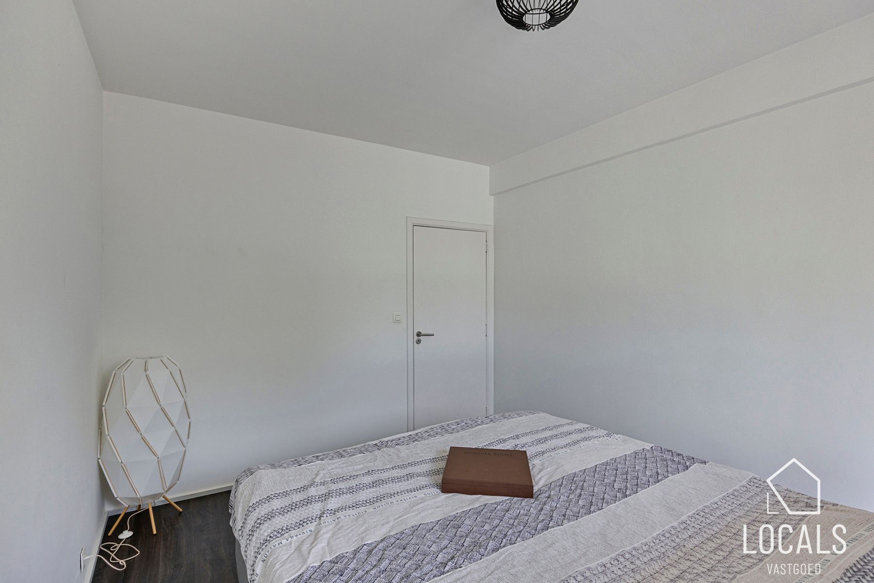 Mooi gerenoveerd 3-slaapkamerappartement te Nieuwerkerken foto 13