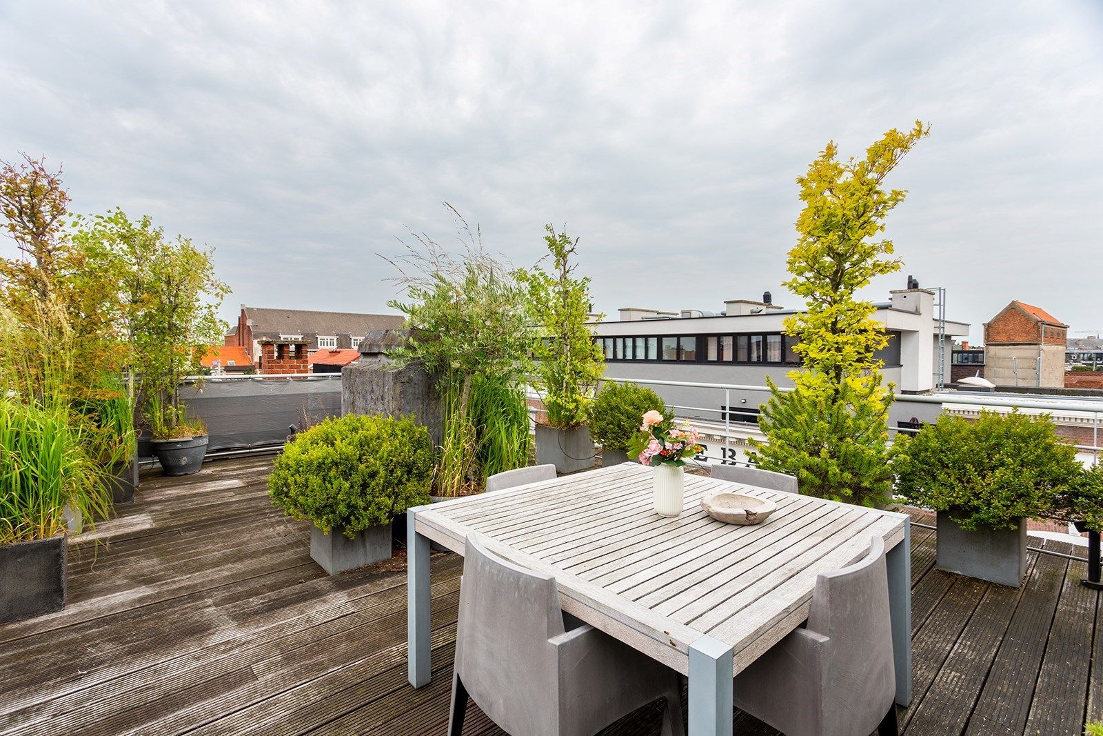 Uniek dakappartement met riant terras en prachtige uitzichten! foto 1