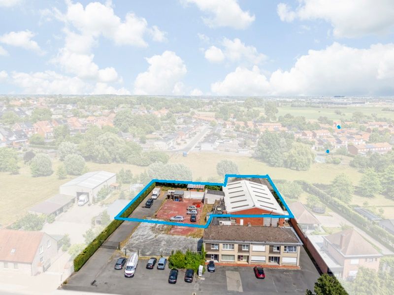 Hooglede-centrum. Prachtig gelegen projectgrond op 2de linie van +/- 2120m2. Ideaal voor de realisatie van stapelwoningen of andere vastgoedontwikkelingen. Aparte in/uitrit. foto 3