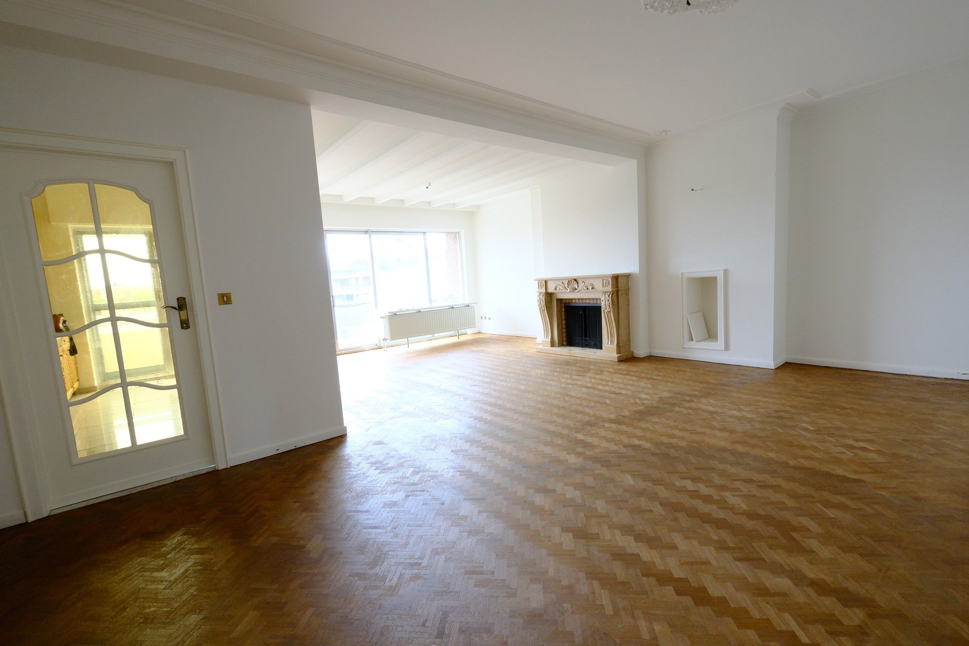 Ruim appartement in centrum Hasselt met 3 slaapkamers, garage en terras met uitzicht op de kanaalkom foto 2