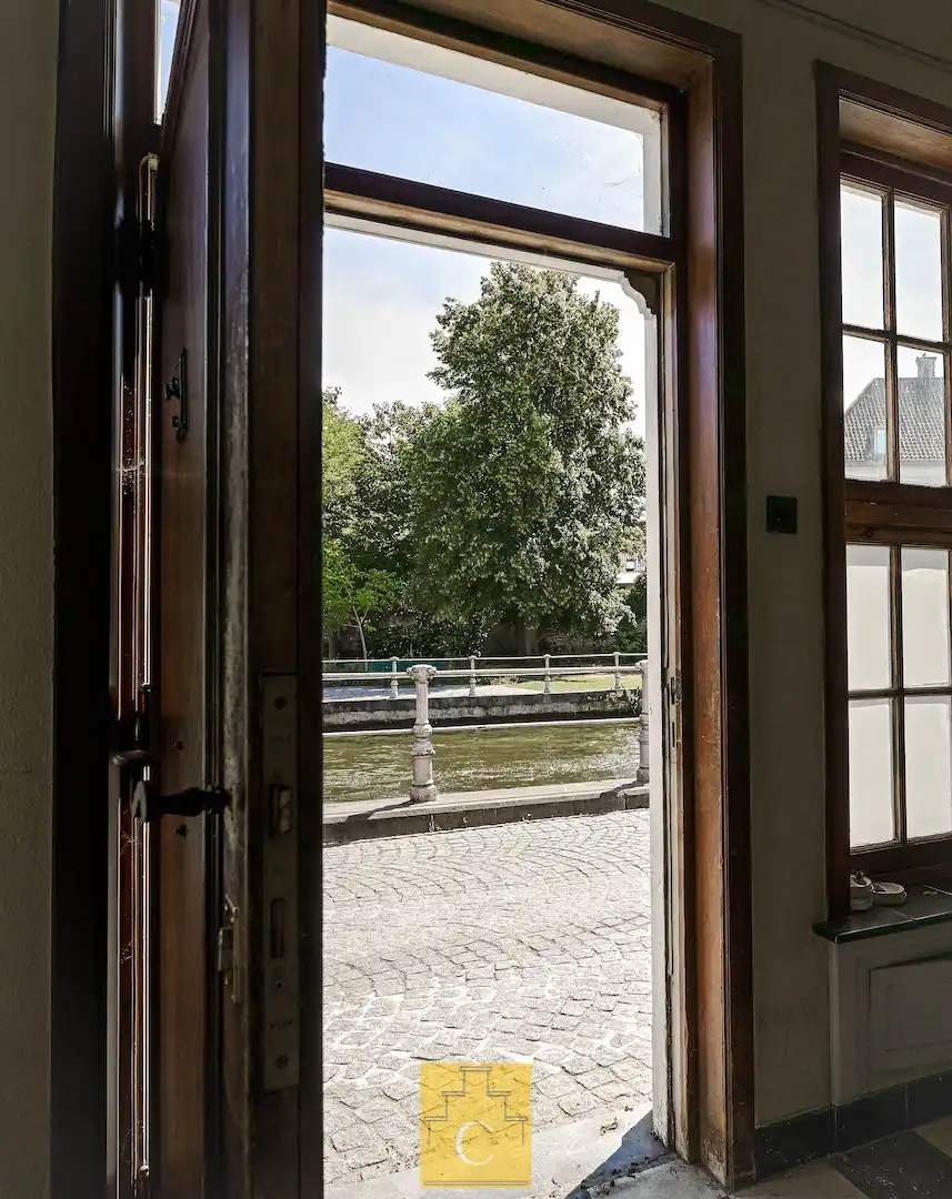 ruim breedhuis met 2 puntgevels aan de Brugse Reien met vergunning voor totaalrenovatie en twee private parkeerplaatsen foto 3