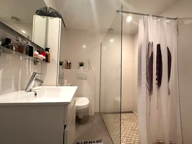 Instapklaar lichtrijk appartement op centrale locatie te Brugge! foto 7