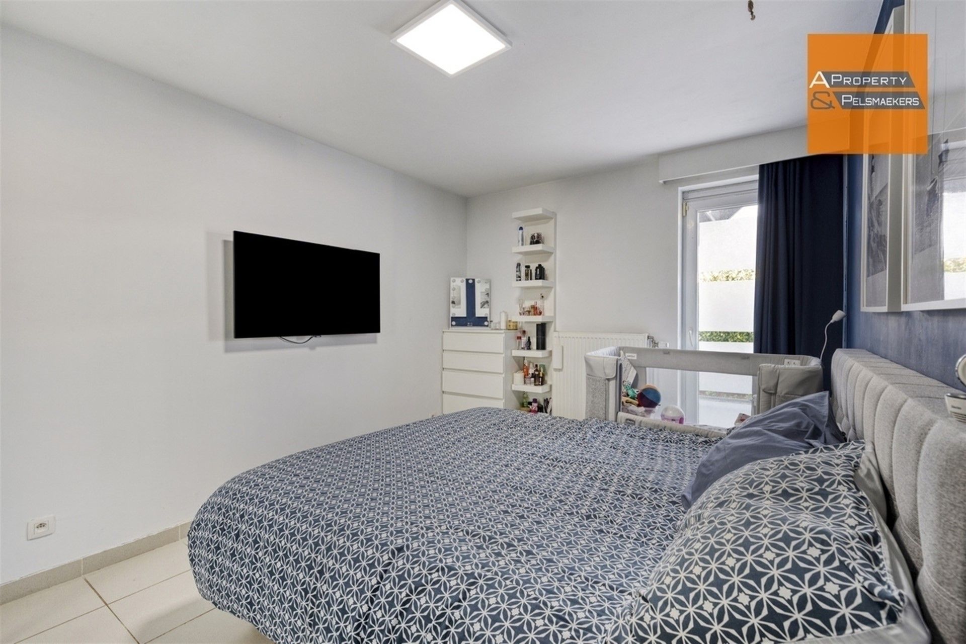 Gelijkvloers appartement met 2 slaapkamers 2 staanplaatsen en tuin foto 11