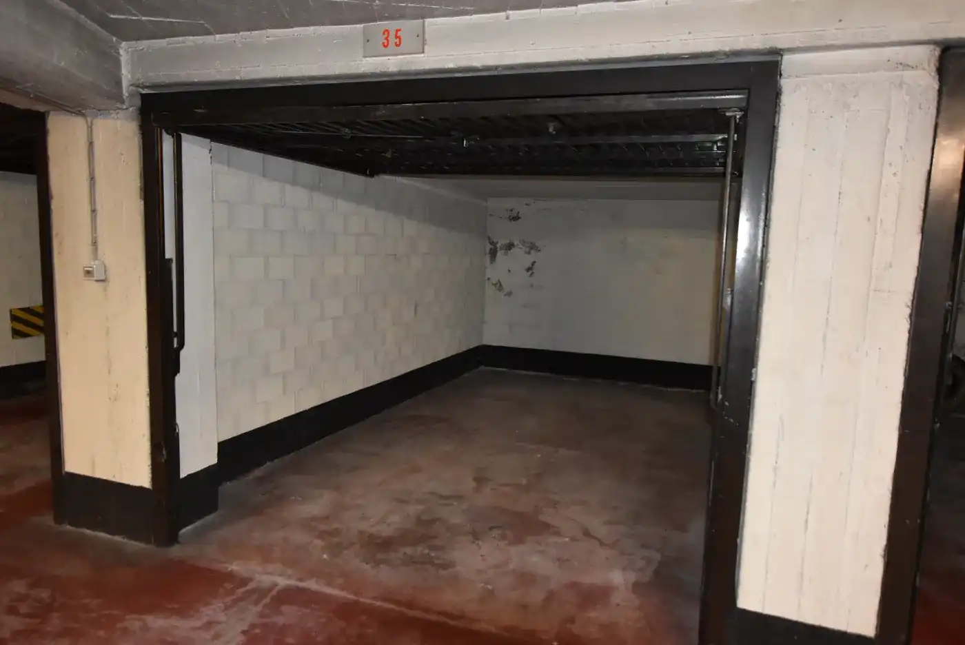 Excellent gelegen garagebox op een steenworp van de minigolf en de Kustlaan foto 4