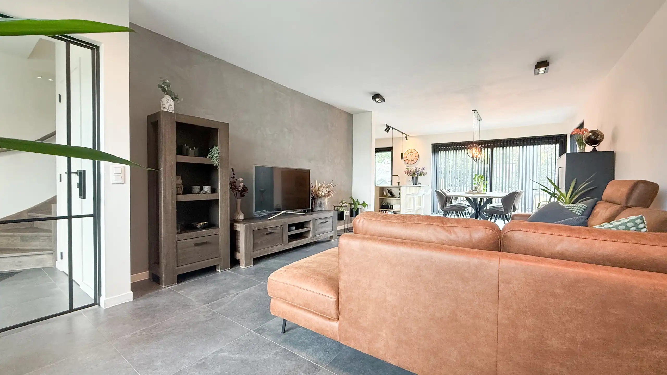 Moderne halfopen woning met 3 slpks en tuin! foto 3
