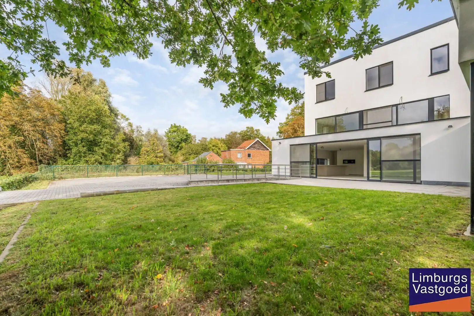 Exclusieve woning met praktijkruimte en zicht op weilanden foto 12