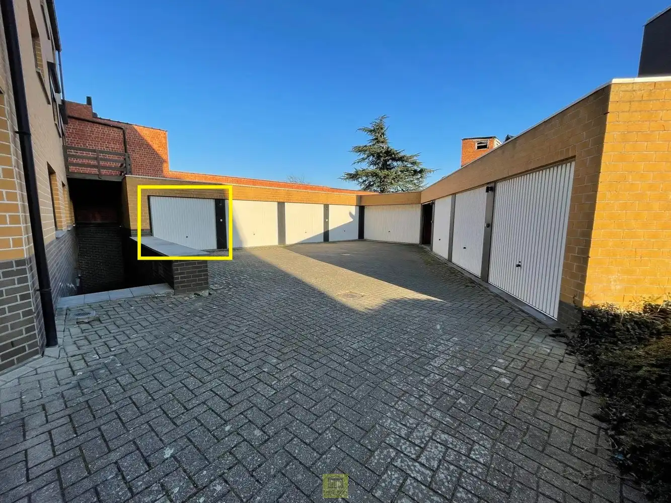 Garage te koop foto {{pictureIndex}}