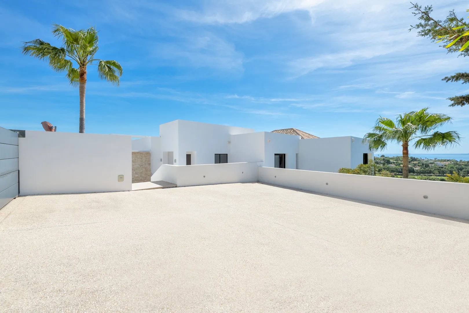 Indrukwekkende luxe villa met panoramisch uitzicht op zee en bergen in El Paraiso, Benahavis foto 39