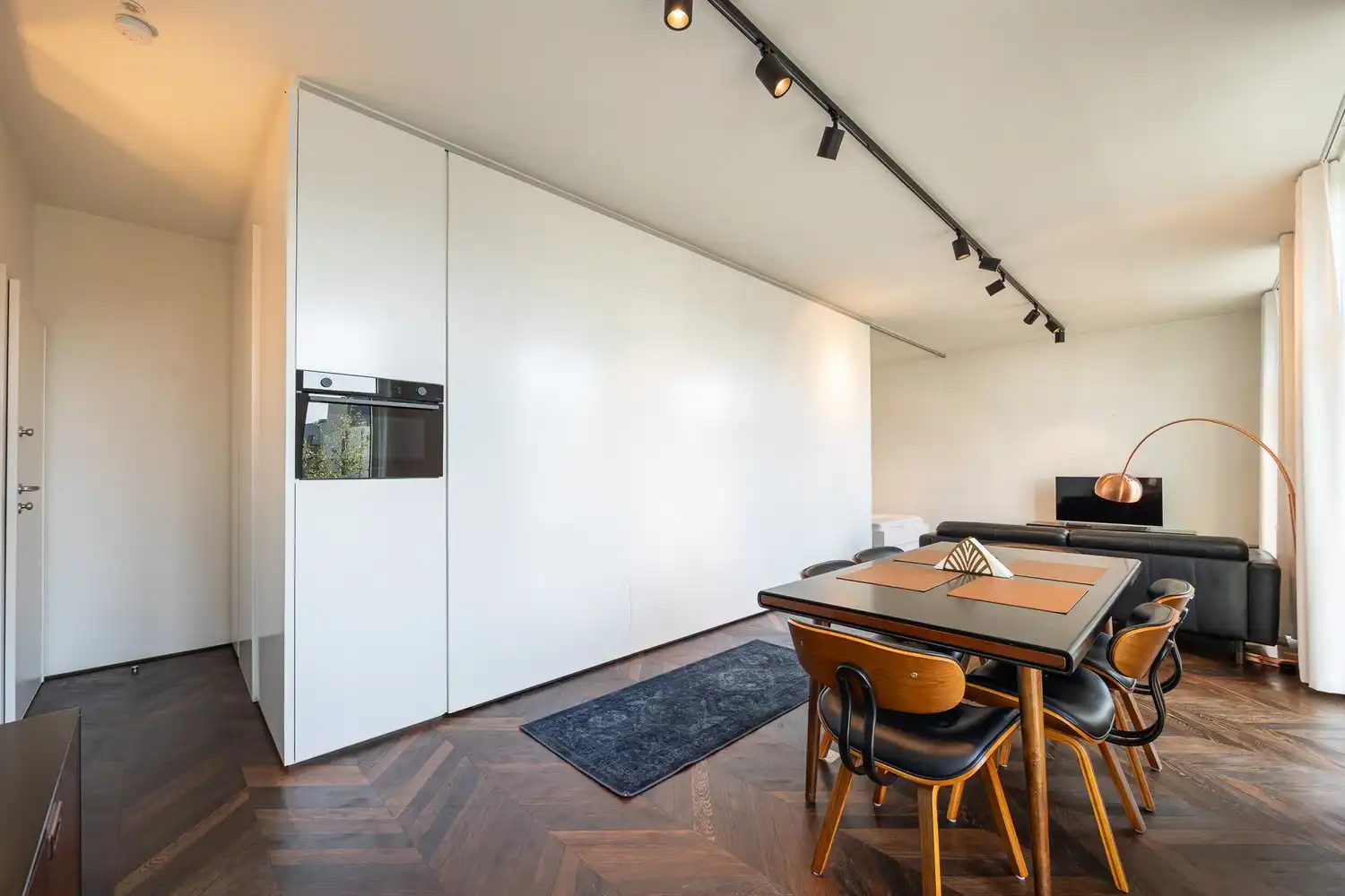 Instapklaar gemeubeld appartement met ruim terras in hartje Antwerpen foto 5
