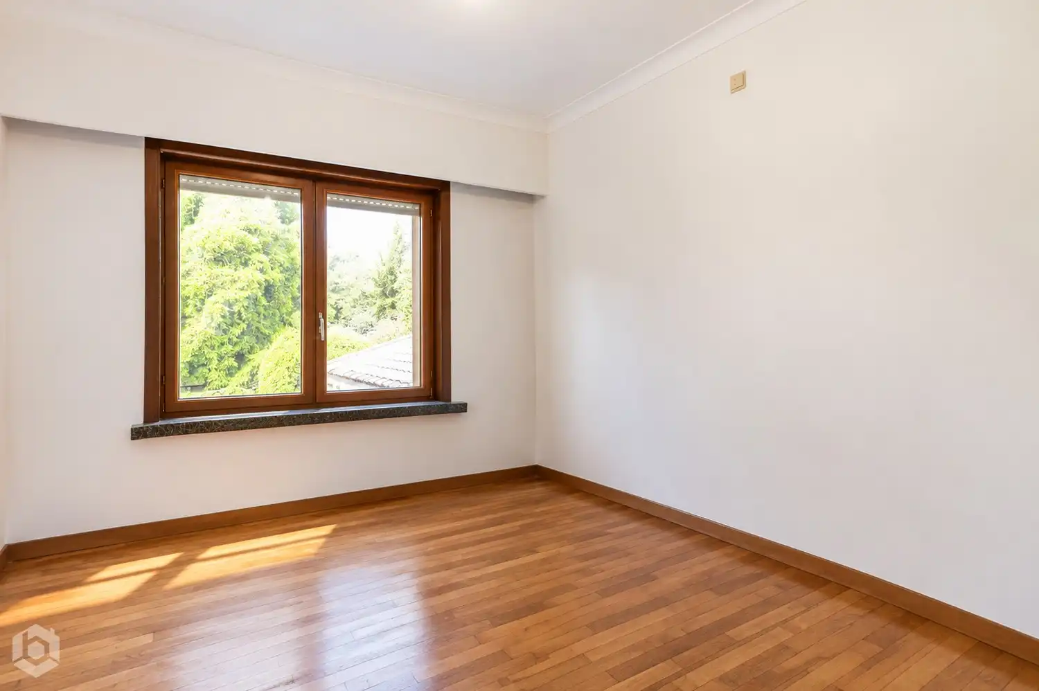 Appartementsgebouw met 4 app., 2 handelsglv., 5 garages én tuin foto 23