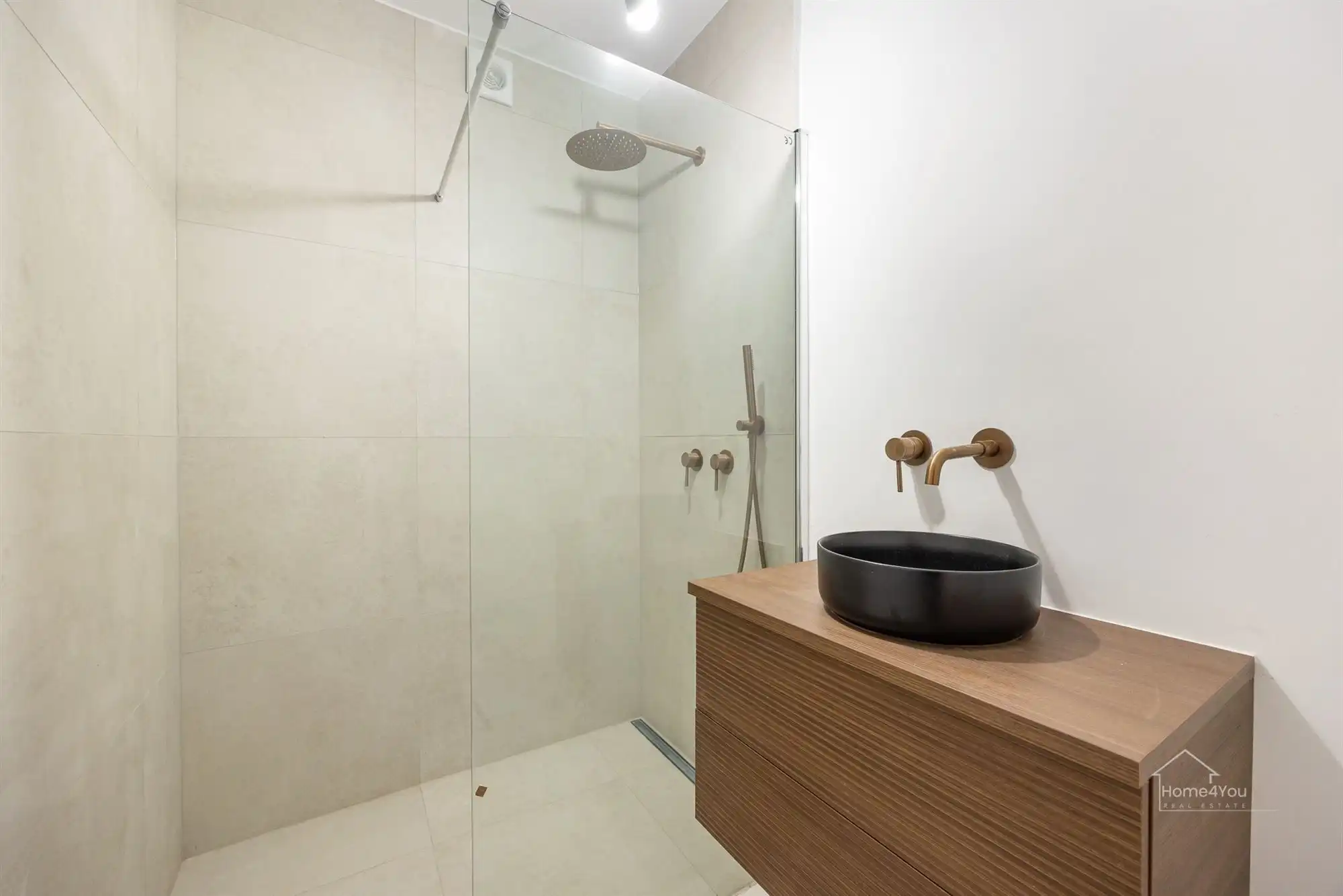 Gerenoveerd 2-slaapkamer appartement in Borsbeek te koop! foto 10