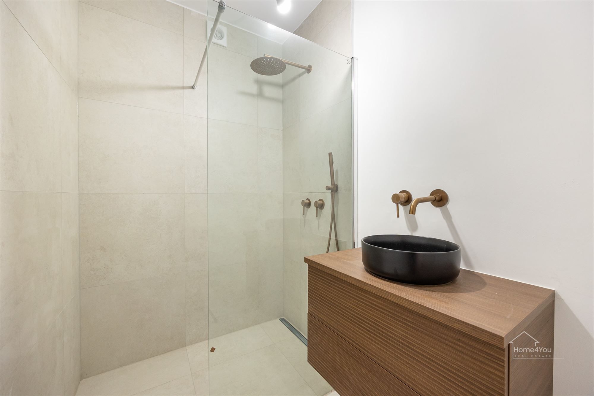 Gerenoveerd 2-slaapkamer appartement in Borsbeek te koop! foto 10