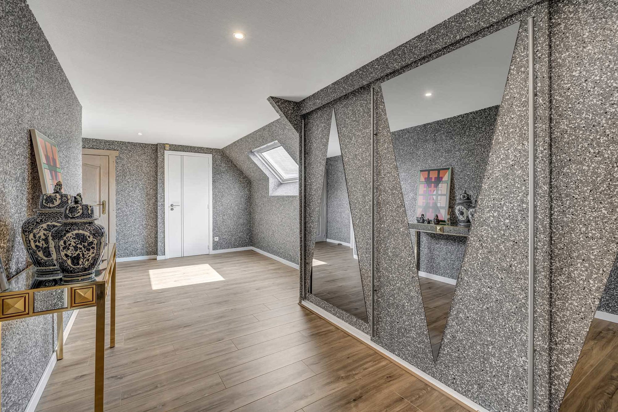 Instapklare ruime woning met loods(verkoop onder aandelen) foto 15