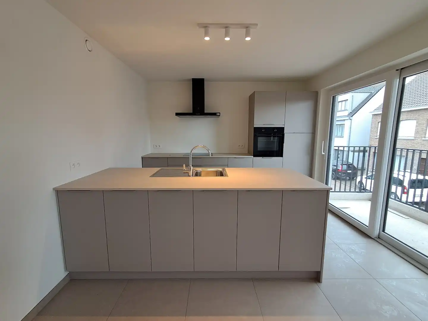 Ruim appartement met 2 terrassen! foto 4