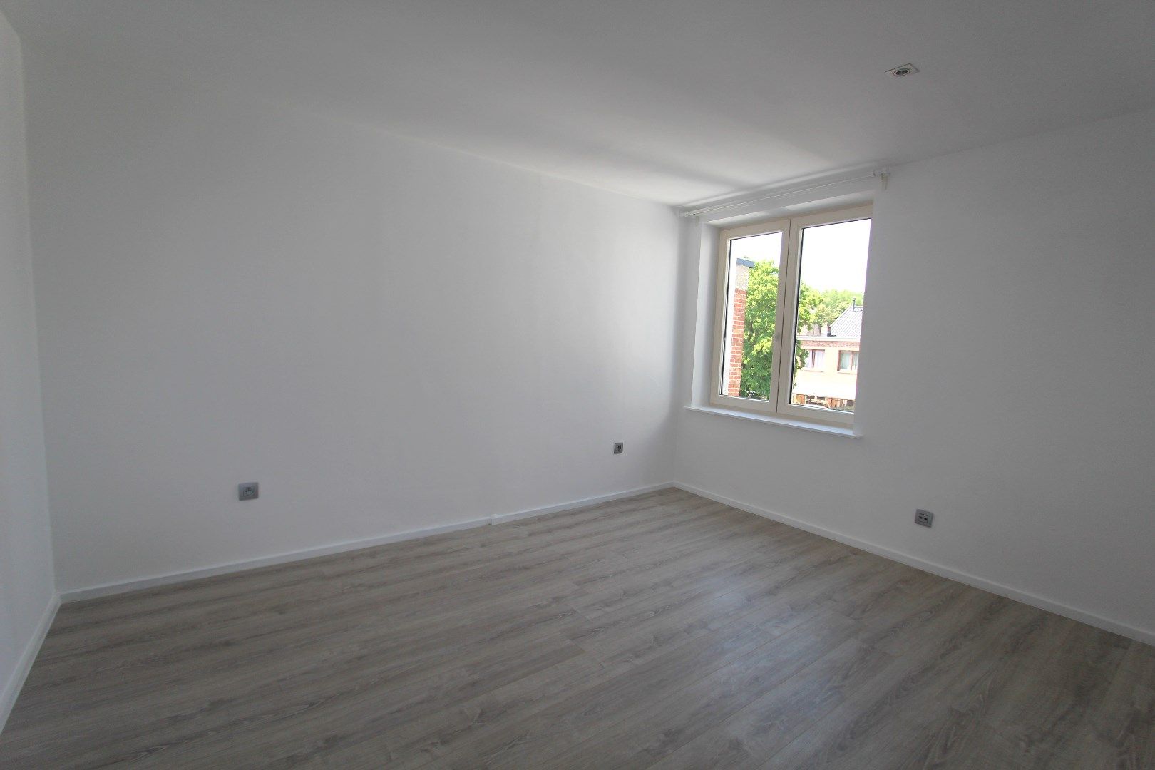 MOOI VERNIEUWDE WONING MET TUIN foto 14