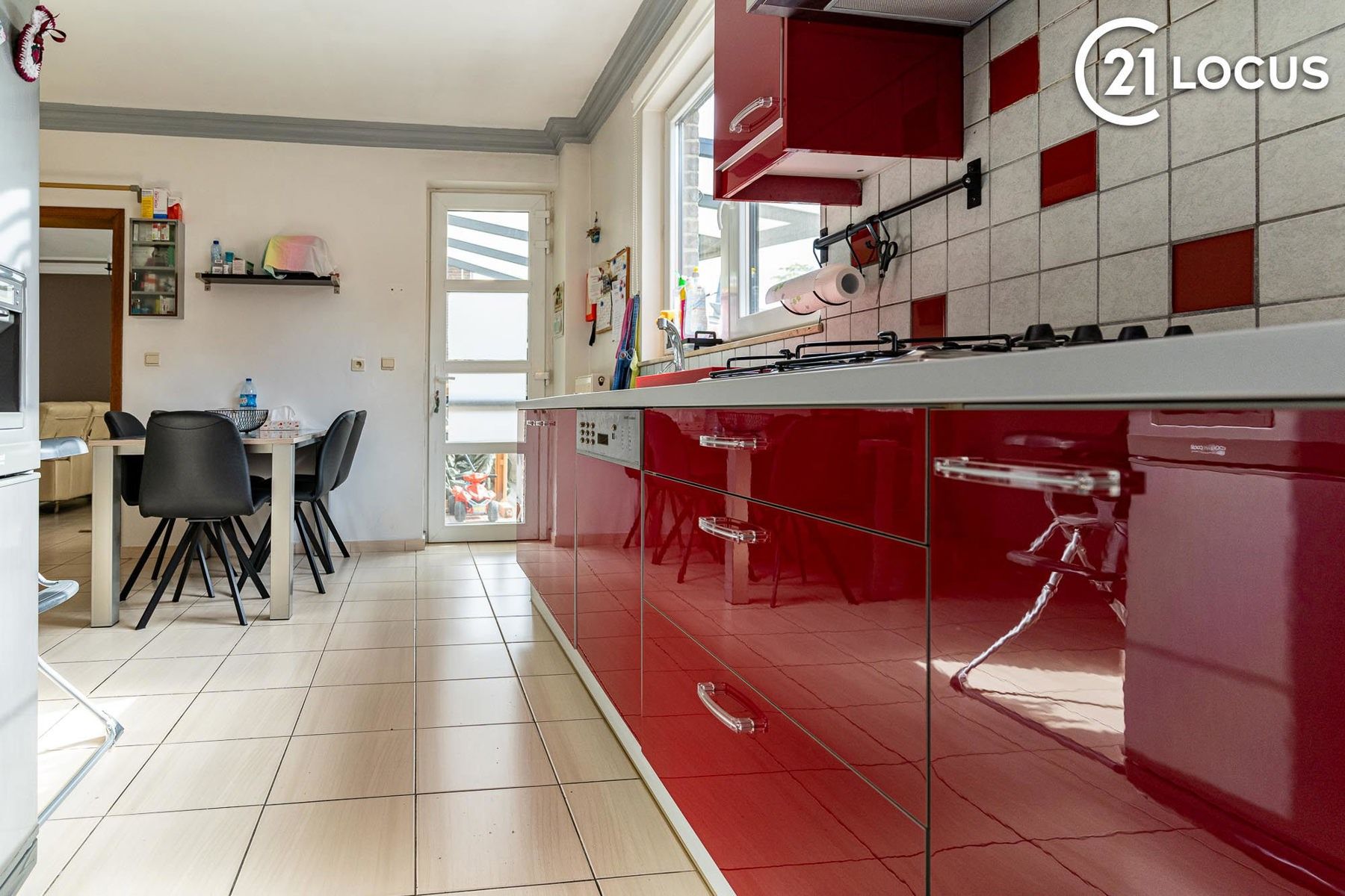 Instapklare en ruime woning in het hart van Kruibeke foto 6