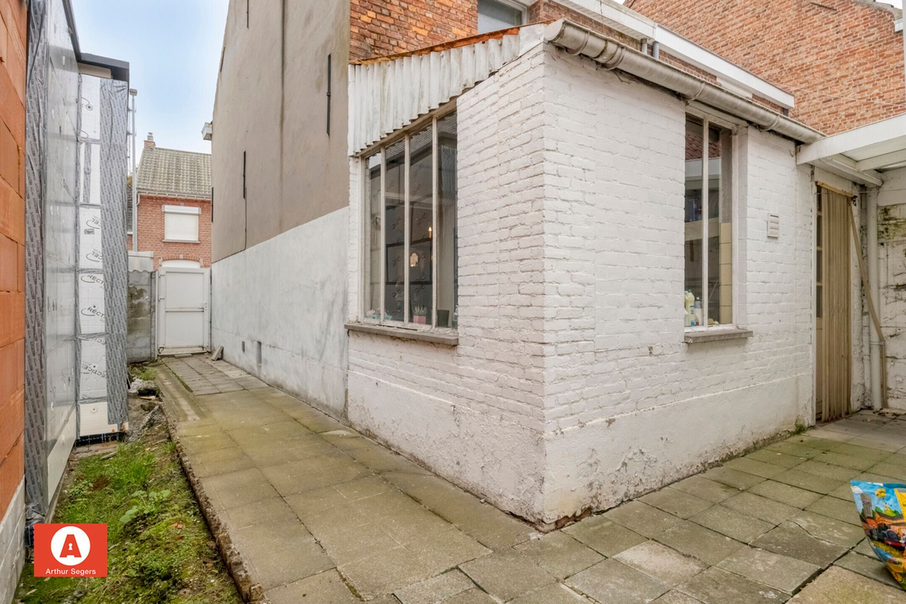 Te renoveren halfopen bebouwing, óók achteraan bereikbaar foto 2