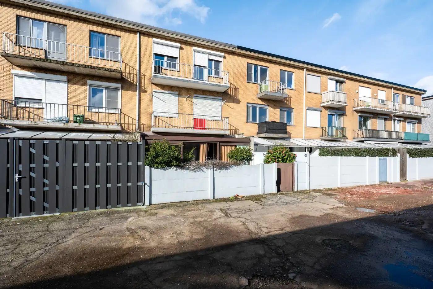 Gelijkvloers appartement met 2 slpk., veranda, verhard tuintje en garage foto 18