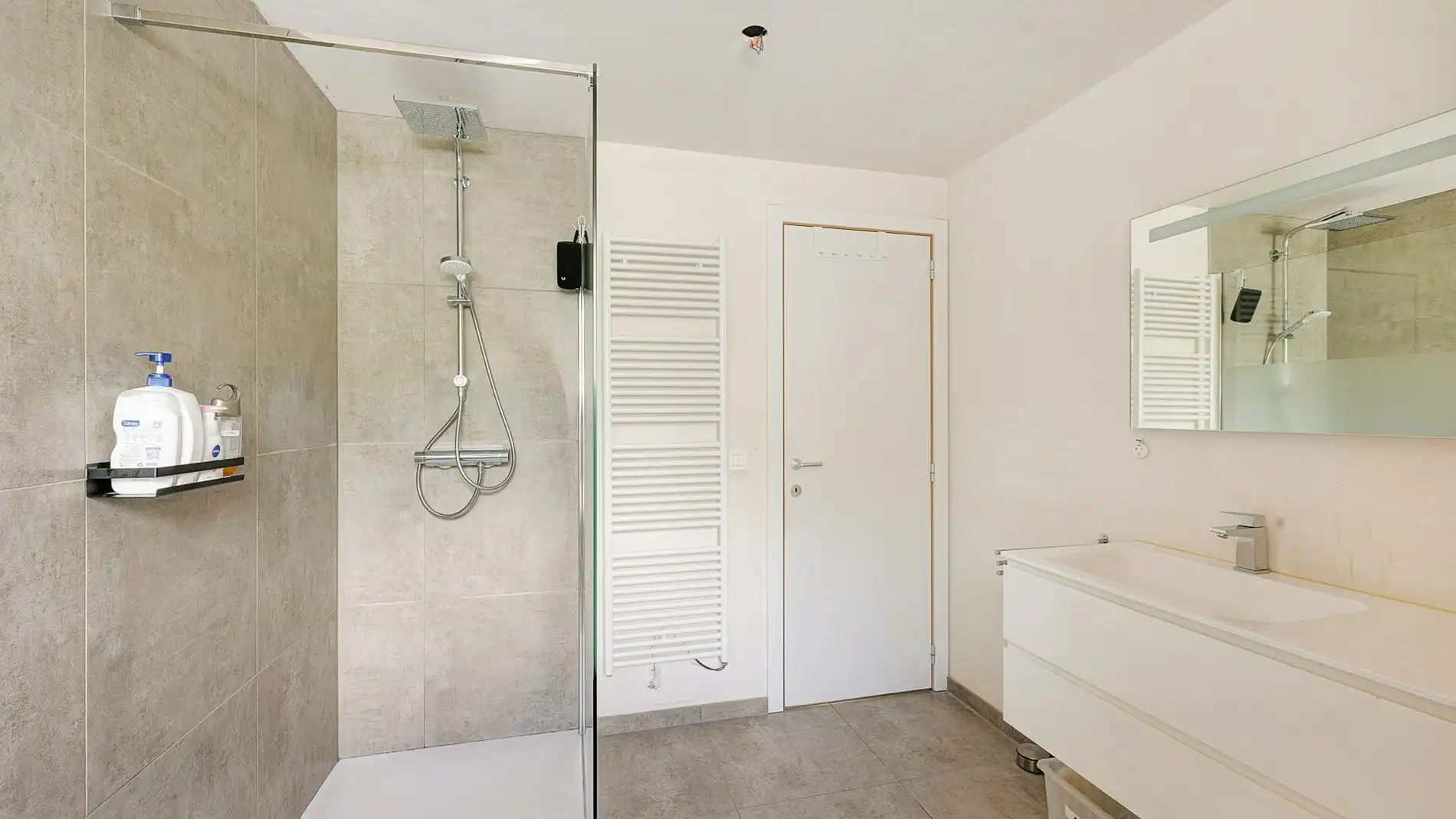 Recente woning met parking en tuin te Moerkerke-Damme foto 20