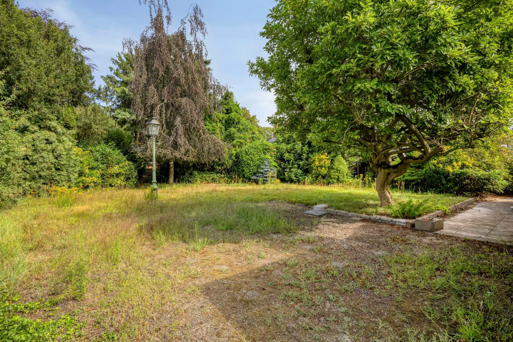 Open bebouwing met aangename tuin op strategische locatie foto 25