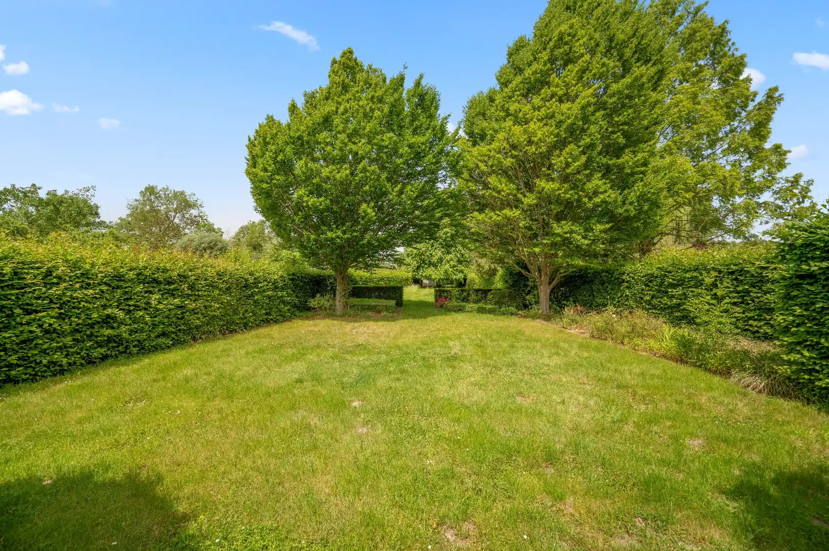 Exclusieve stijlvolle villa met prachtige tuin in rustige omgeving foto 21