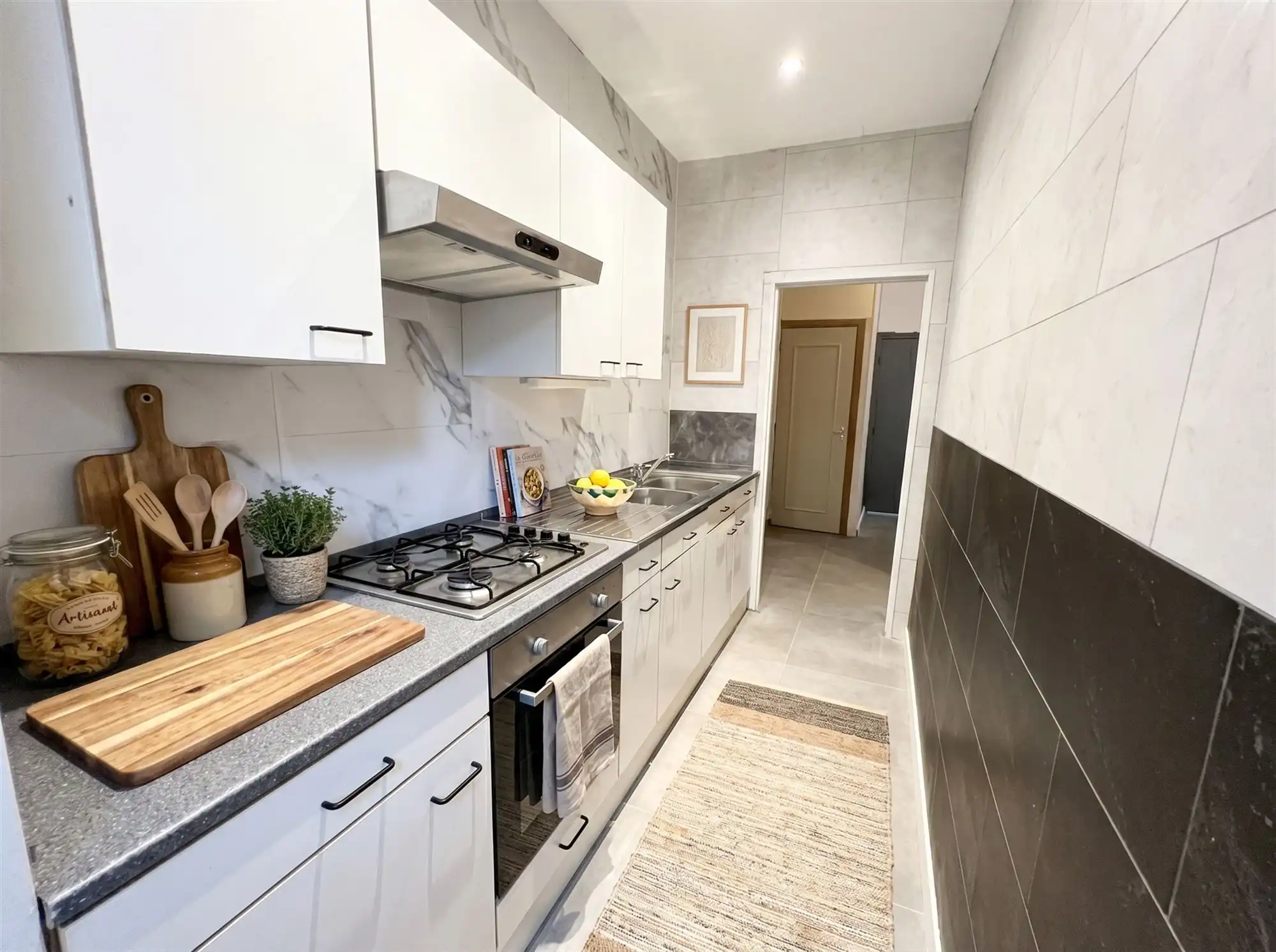 Totaal gerenoveerde (handels) woonst met duplexwoning foto 3