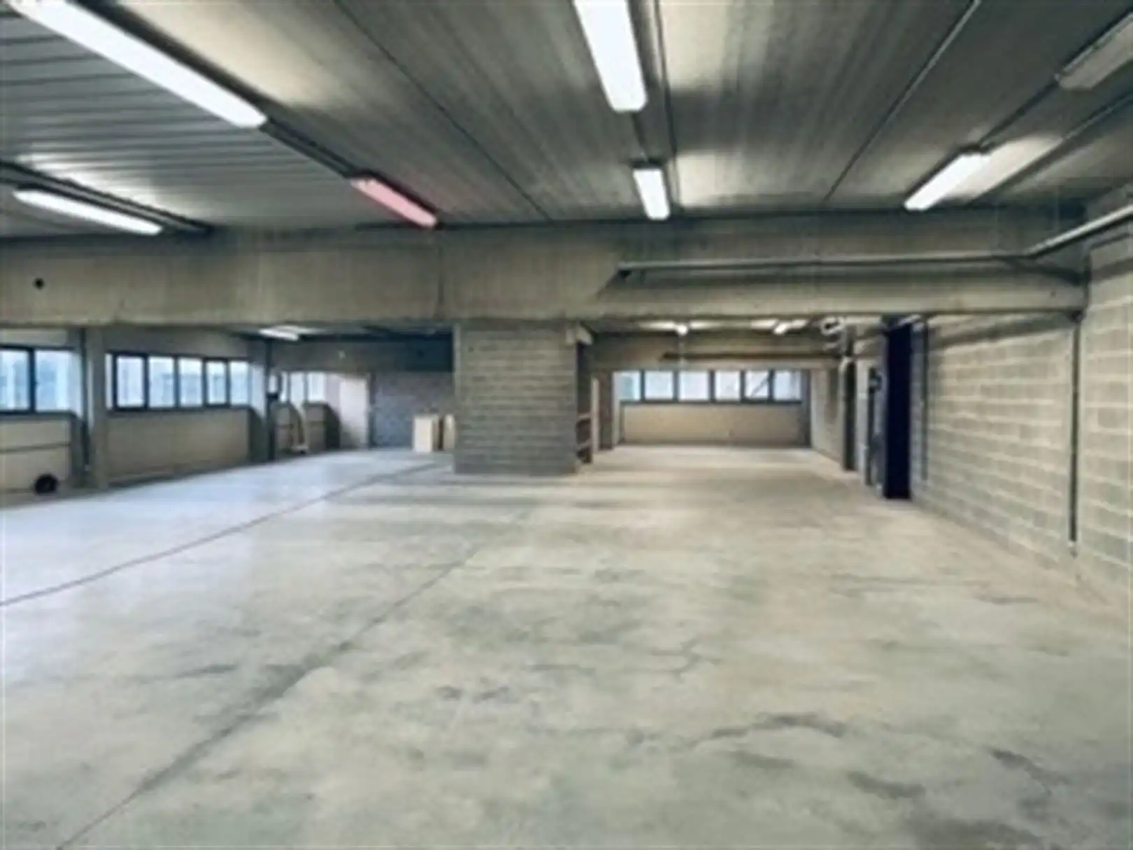 kantoorgebouw met 2x 400m² op her eerste en tweede verdiep - reeds ingericht foto 6