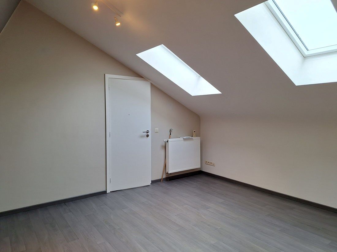 Prachtige eigentijdse woning in een groen kader foto 16