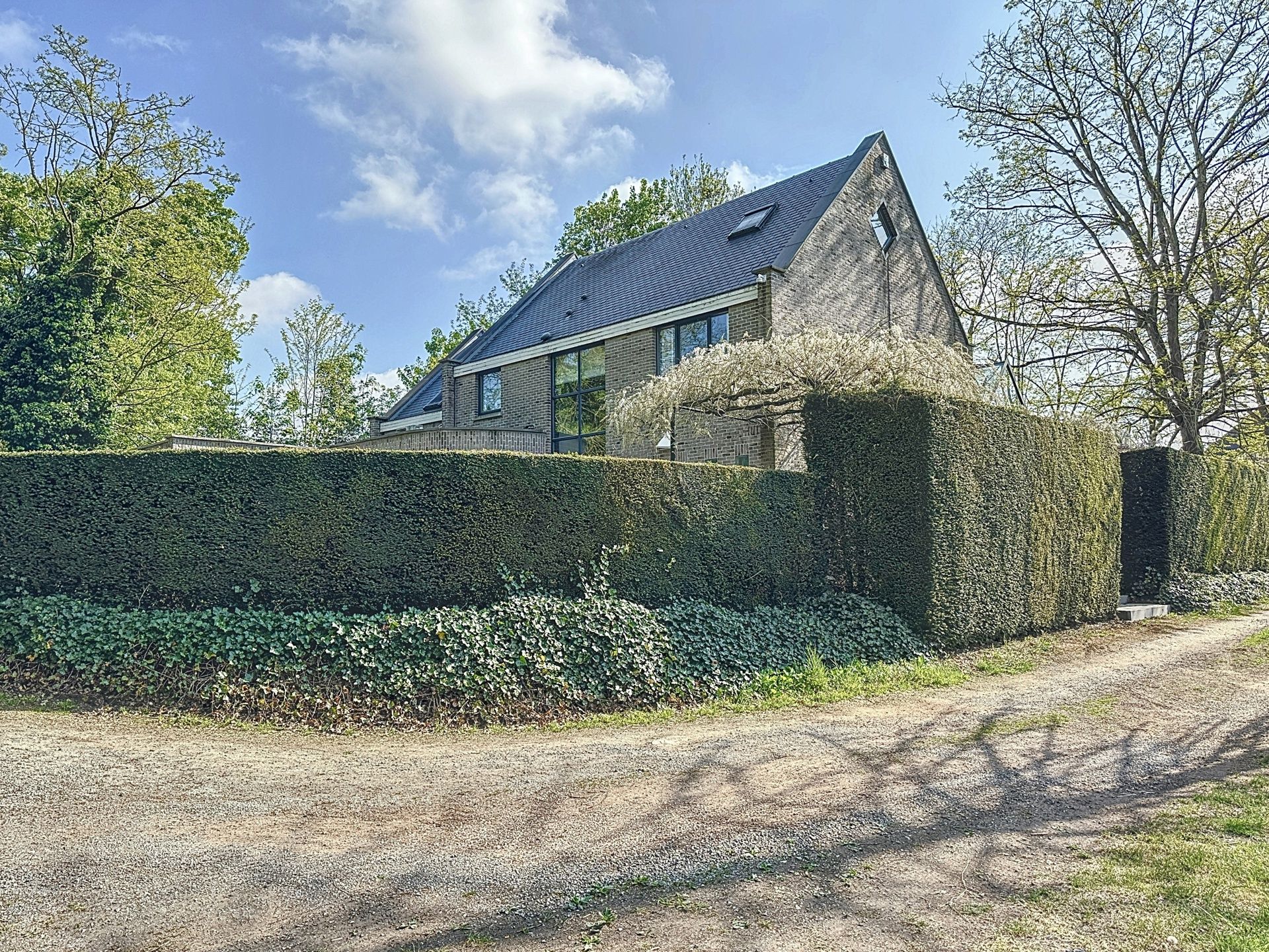 Tijdloos landhuis op meer dan 40a aan rand van het dorp foto 2