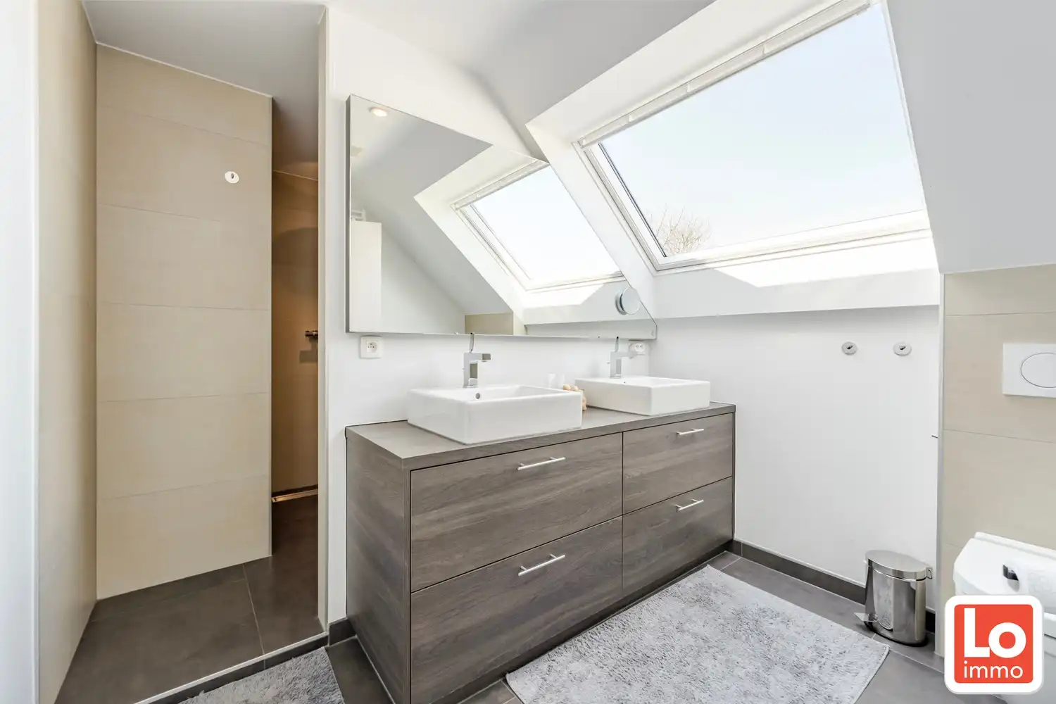 Prachtige instapklare villa met 4 slpks en zwembad op een rustige ligging foto 12