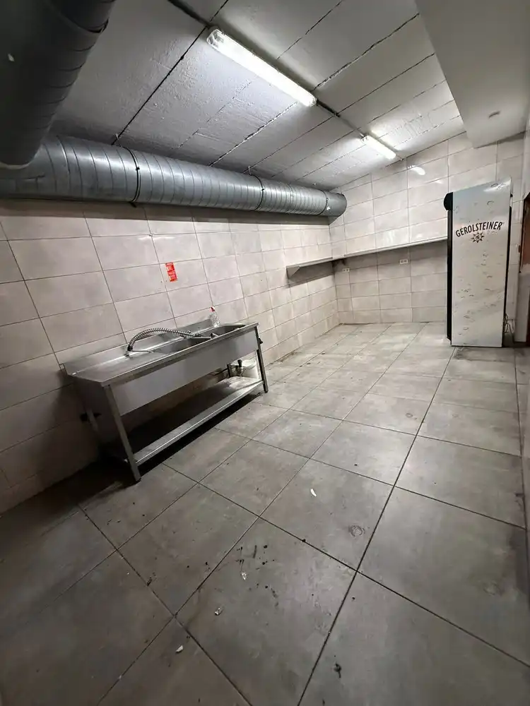 Ruim handelsgelijkvloers (±350 m²) met tal van mogelijkheden op topligging in Ninove foto 14