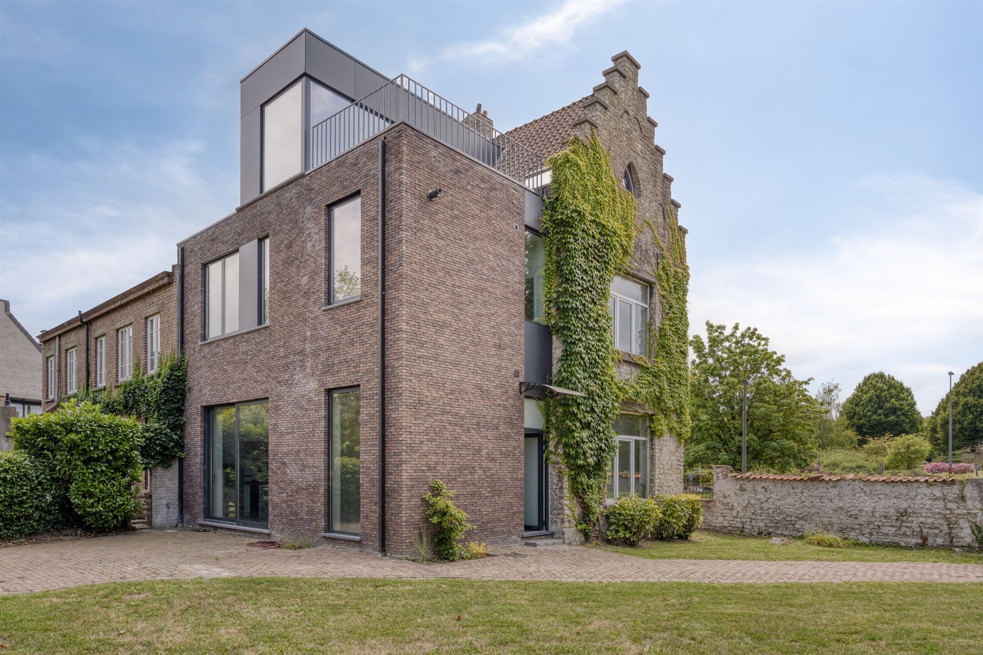 Prachtig gerenoveerde & charmante 3-gevel woning in centrum foto 2