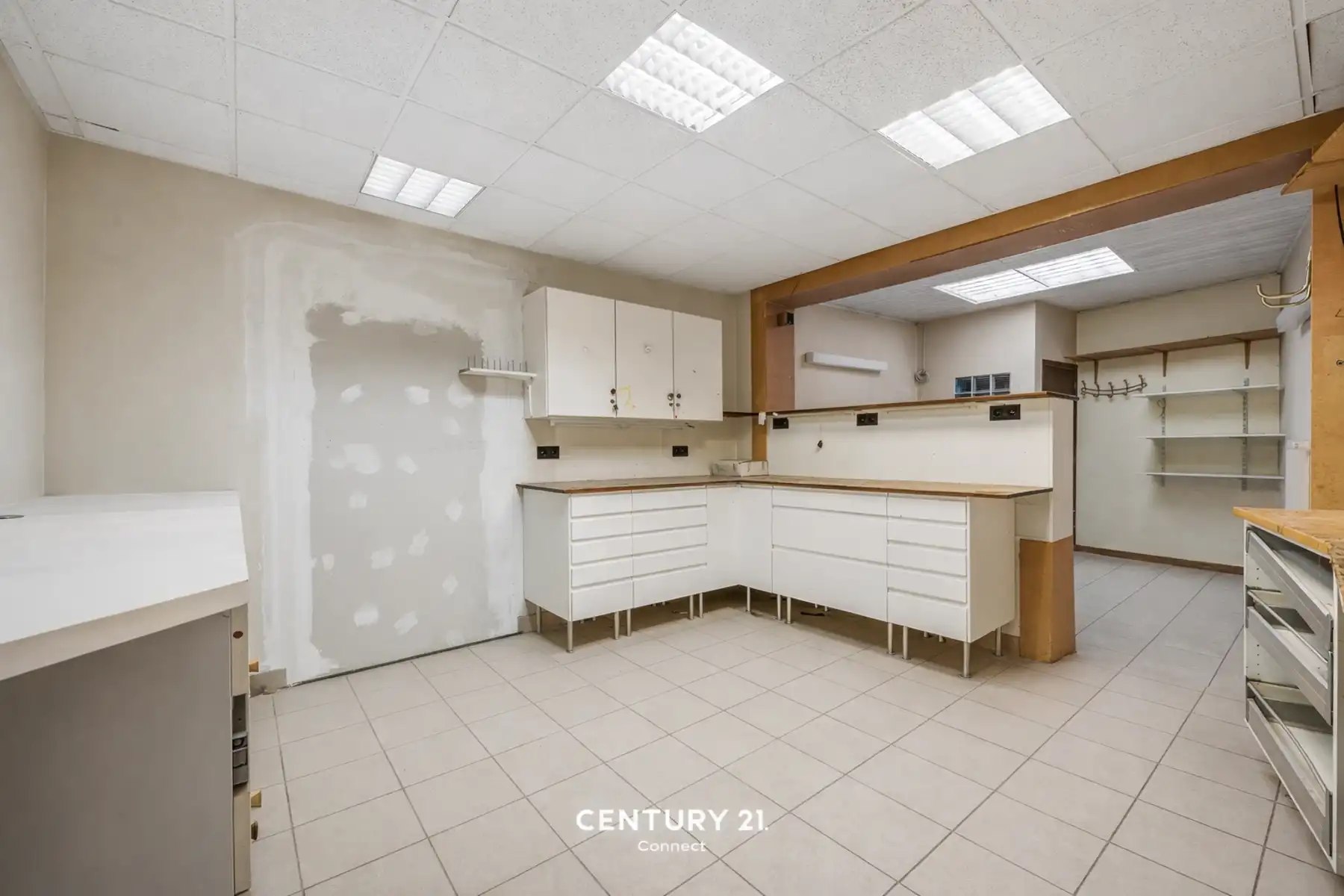 Handelsgelijkvloers met kelderopslagruimte foto 7