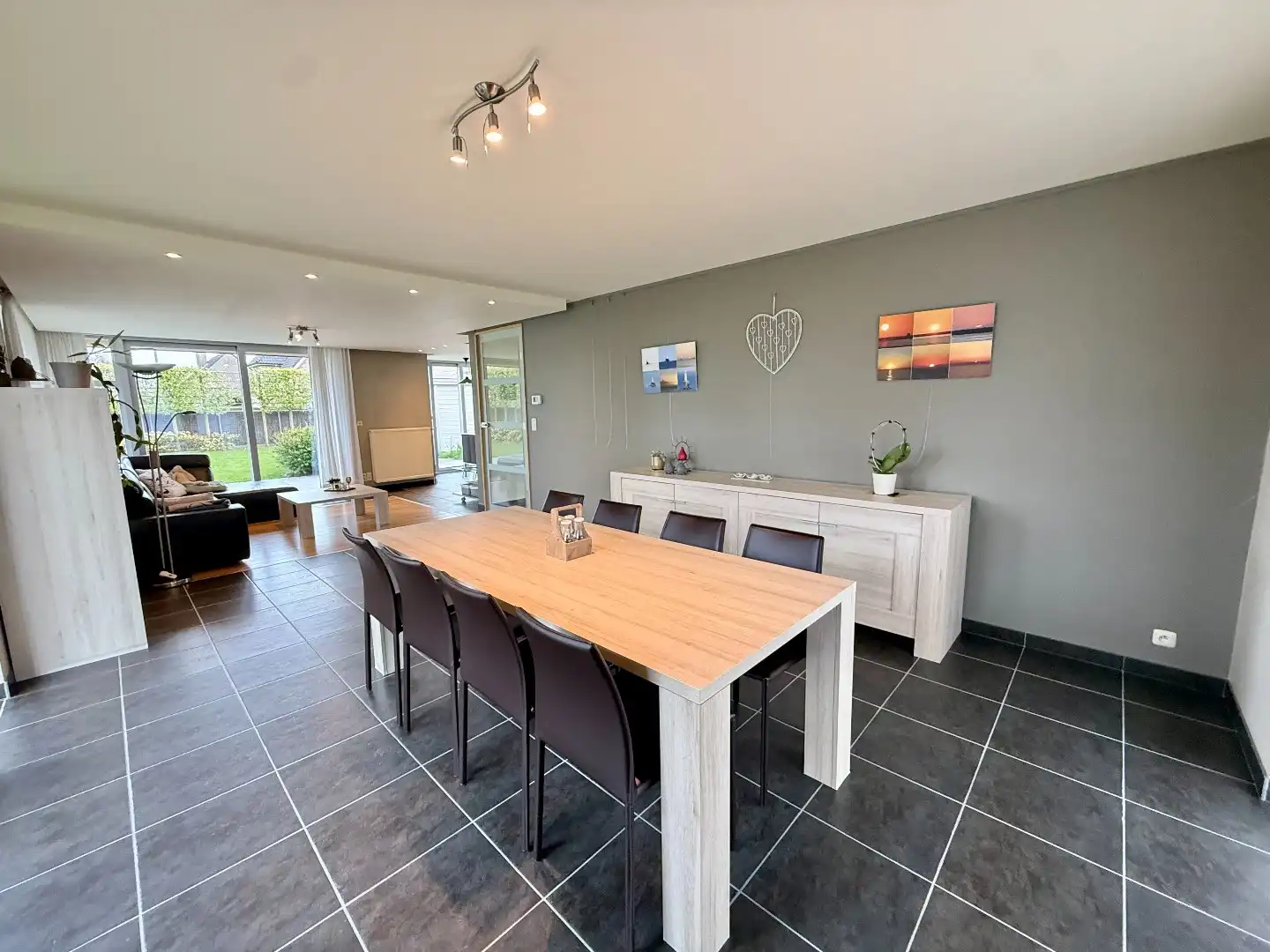 Rustig gelegen alleenstaande woning met mooi ingerichte tuin en 3 slaapkamers  foto 3