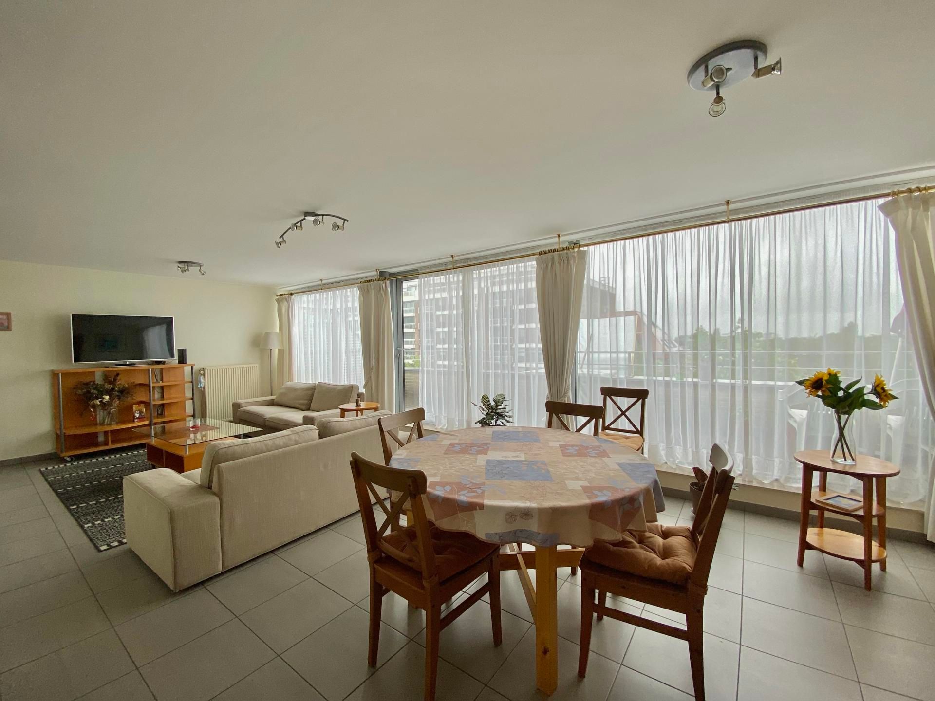 Duplex-penthouse met 3 slaapkamers en terras in Evere foto 2